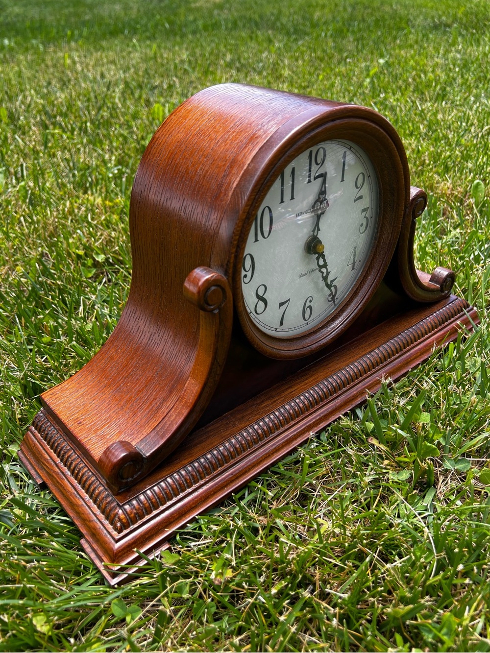 Vintage Primitive Americana Howard Miller Mantel Clock